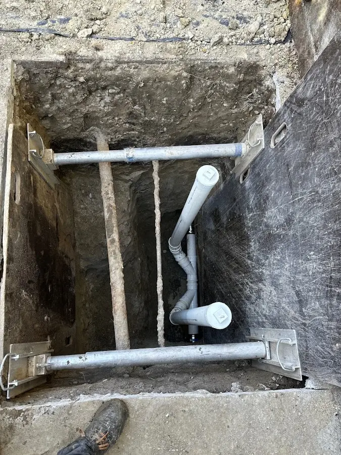 Experienced plumber completing Drain Cleaning work in Indian Rocks Beach